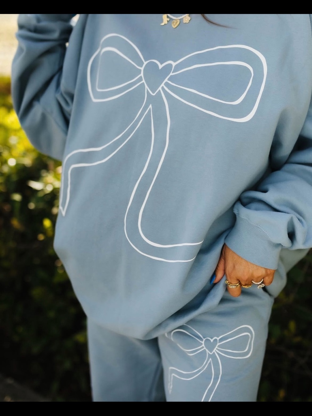 Staykation Blue Bow Crewneck Sweatshirt • Women’s Size Large